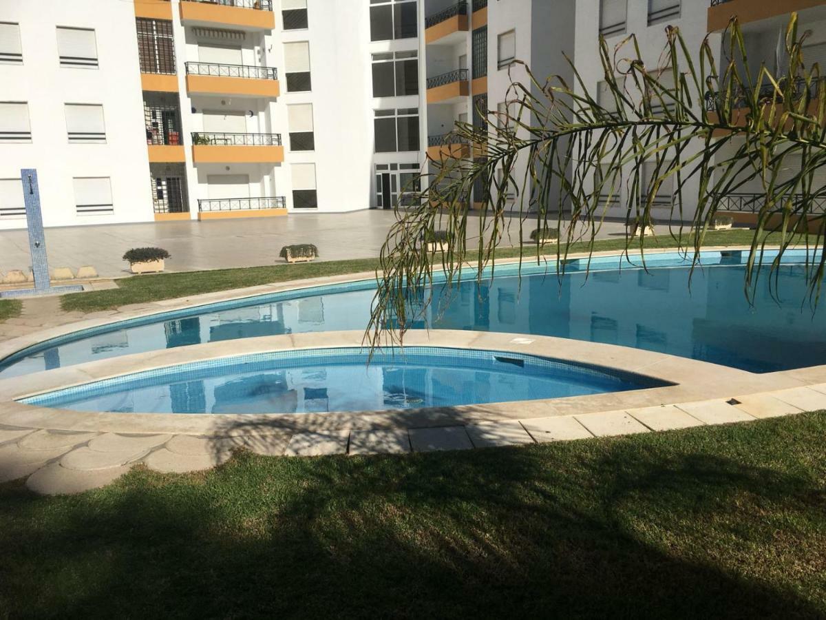 Quiet Apartment Overlooking The Swimming Pool Armação de Pêra Dış mekan fotoğraf